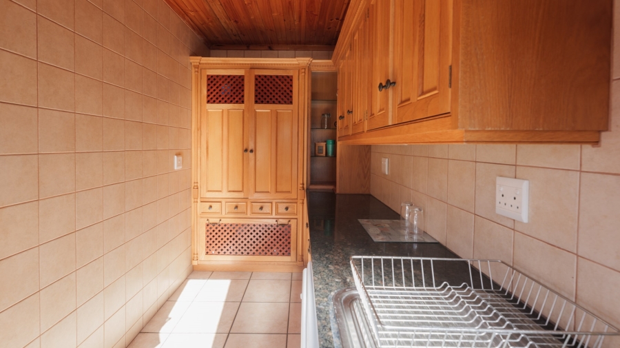 5 Bedroom Property for Sale in Oceanview Heights Western Cape